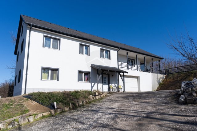 Eladó családi ház, Tabajdon 139.9 M Ft, 7 szobás