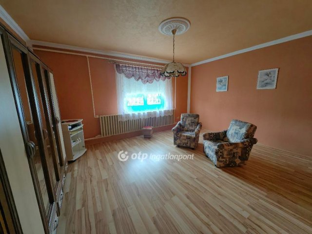 Eladó családi ház, Túrkevén 21.5 M Ft, 2 szobás