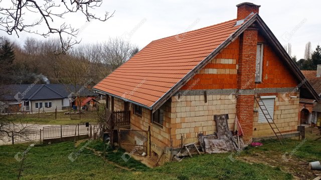 Eladó családi ház, Nemesszentandráson 36.5 M Ft, 4 szobás