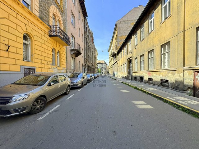 Eladó téglalakás, Budapesten, VIII. kerületben 32.5 M Ft