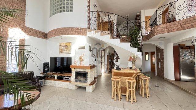 Eladó családi ház, Debrecenben 201.9 M Ft, 6 szobás