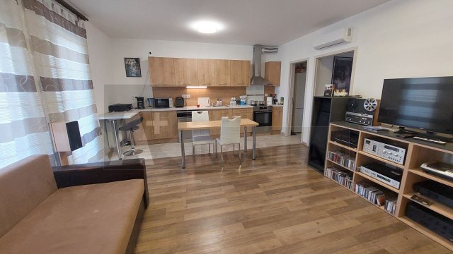 Kiadó téglalakás, albérlet, Szegeden 250 E Ft / hó, 3 szobás