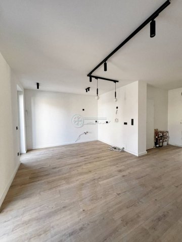 Eladó üzlethelyiség, Szegeden 62.9 M Ft, 3 szobás