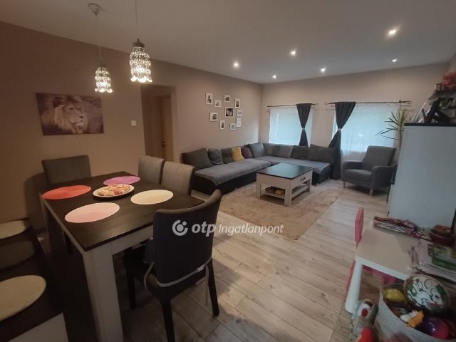 Eladó családi ház, Velencén 92.9 M Ft, 1+4 szobás