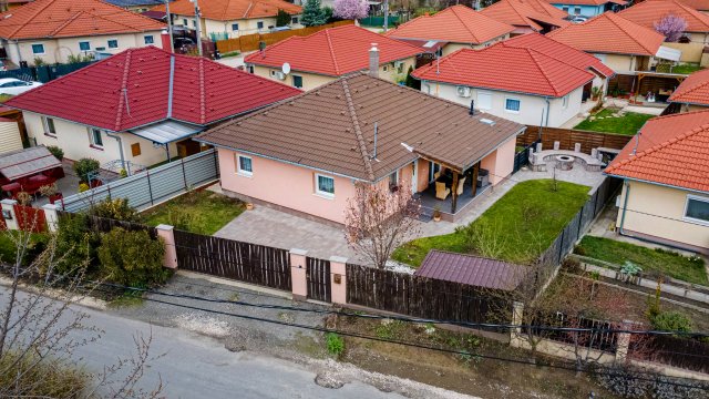 Eladó családi ház, Szigetszentmiklóson 85.9 M Ft, 3 szobás