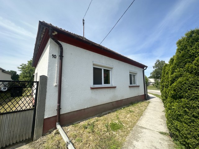 Eladó családi ház, Bősárkányon 29.9 M Ft