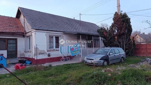 Eladó családi ház, Szentmártonkátán 25 M Ft, 4 szobás