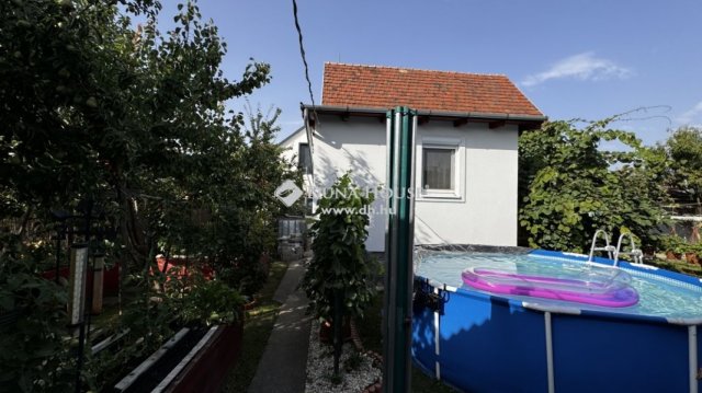 Eladó családi ház, Tökölön 94.9 M Ft, 7 szobás