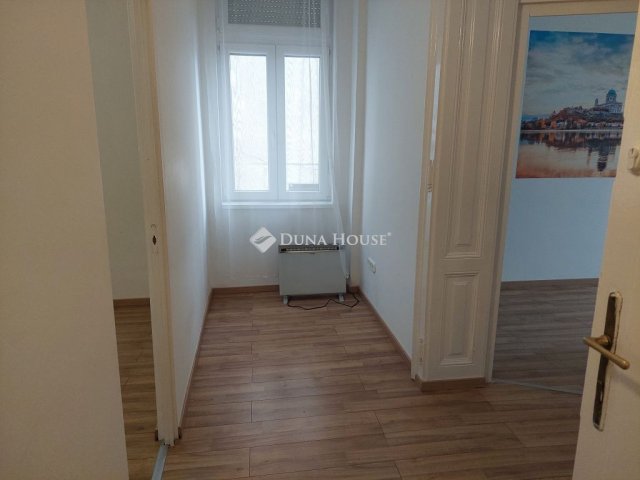 Kiadó iroda, Budapesten, II. kerületben 575 E Ft / hó, 8 szobás