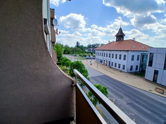 Eladó téglalakás, Szolnokon 32.9 M Ft, 3 szobás