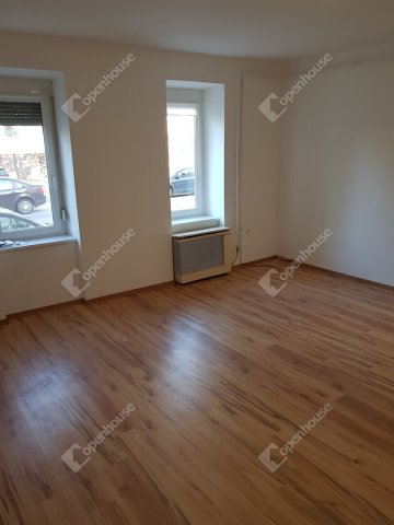Eladó téglalakás, Szegeden 38 M Ft, 1 szobás