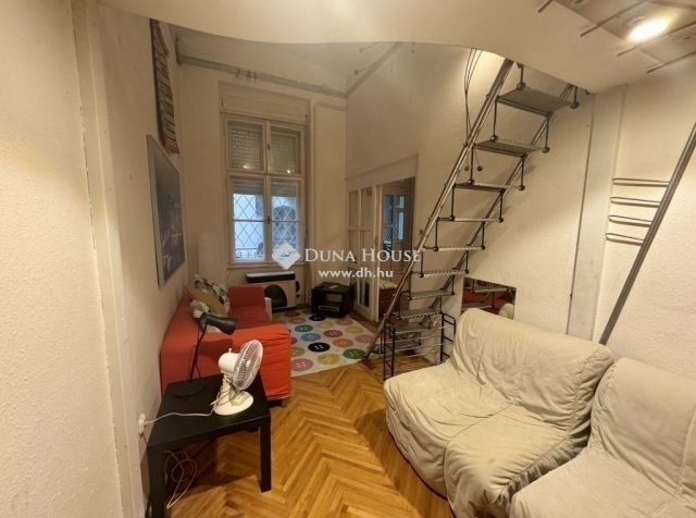 Eladó téglalakás, Budapesten, VI. kerületben 51 M Ft, 1 szobás