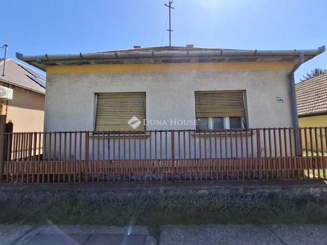 Eladó családi ház, Kerepesen 48 M Ft, 2 szobás