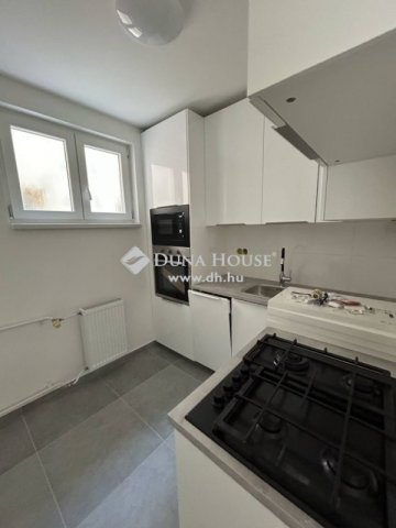Eladó panellakás, Budapesten, XV. kerületben 63.9 M Ft, 2 szobás