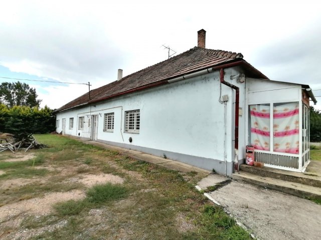 Eladó iroda, Pusztaszabolcson 68 M Ft, 10 szobás