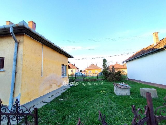 Eladó családi ház, Kenderesen 9.9 M Ft, 3 szobás
