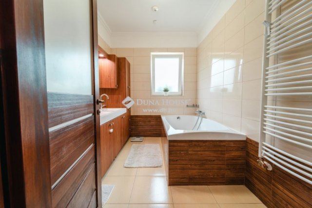 Eladó családi ház, Kecskeméten 125 M Ft, 4 szobás