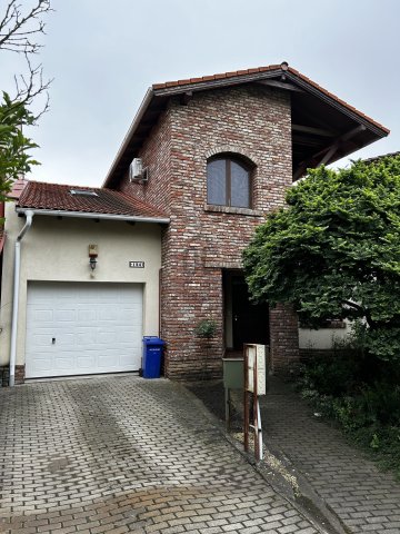 Eladó családi ház, Debrecenben 215 M Ft, 5 szobás