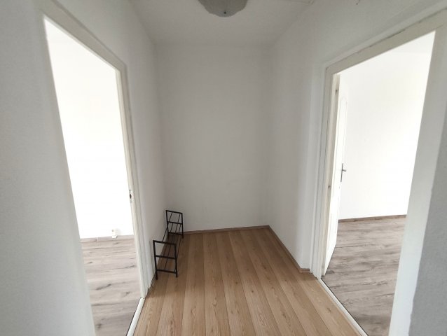 Eladó panellakás, Komáromban 53 M Ft, 3 szobás