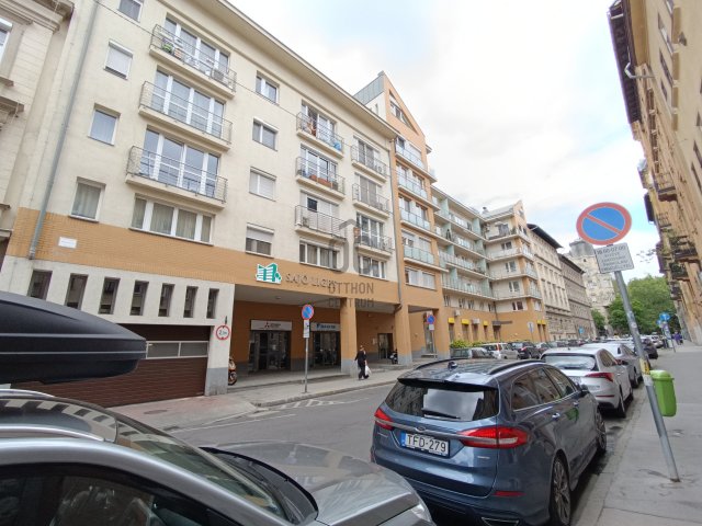 Eladó téglalakás, Budapesten, VII. kerületben 74.9 M Ft