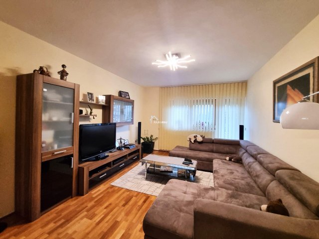 Eladó téglalakás, Mosonmagyaróváron 68.9 M Ft, 5 szobás