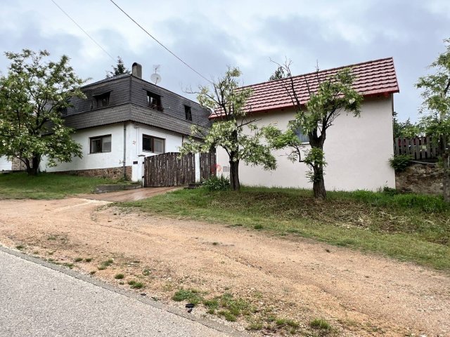 Eladó családi ház, Sukorón 99 M Ft, 6 szobás
