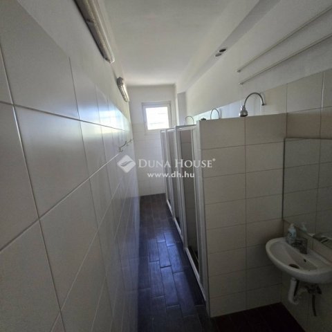 Eladó ipari ingatlan, Budapesten, XV. kerületben 600 M Ft