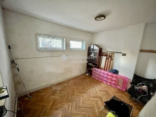Eladó családi ház, Dunaharasztin 65.5 M Ft, 5 szobás