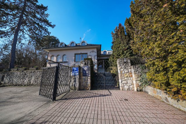 Eladó hotel, Leányfaluban 450 M Ft / költözzbe.hu