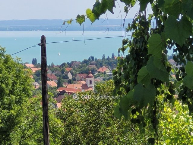 Eladó családi ház, Balatonalmádiban 196 M Ft, 3+2 szobás