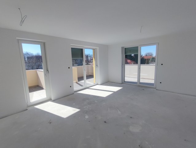 Eladó téglalakás, Komáromban 73 M Ft, 3 szobás