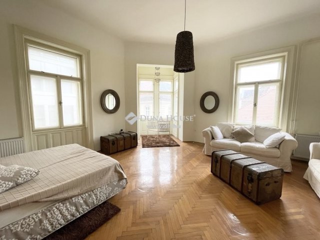 Eladó téglalakás, Budapesten, VI. kerületben 214.12 M Ft
