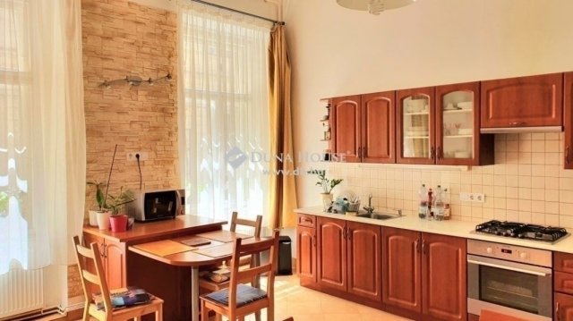 Eladó téglalakás, Budapesten, VI. kerületben 124.9 M Ft