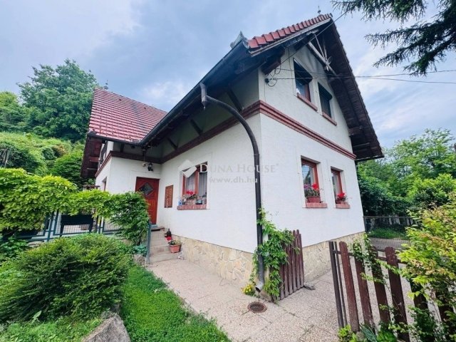 Eladó családi ház, Pécsett 125 M Ft, 4 szobás