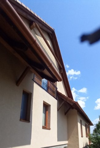 Eladó családi ház, Sukorón 175 M Ft, 7 szobás