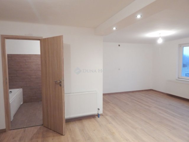 Eladó családi ház, Simontornyán 22.5 M Ft, 4 szobás