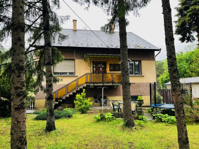 Eladó családi ház, Mendén 59.9 M Ft, 4 szobás