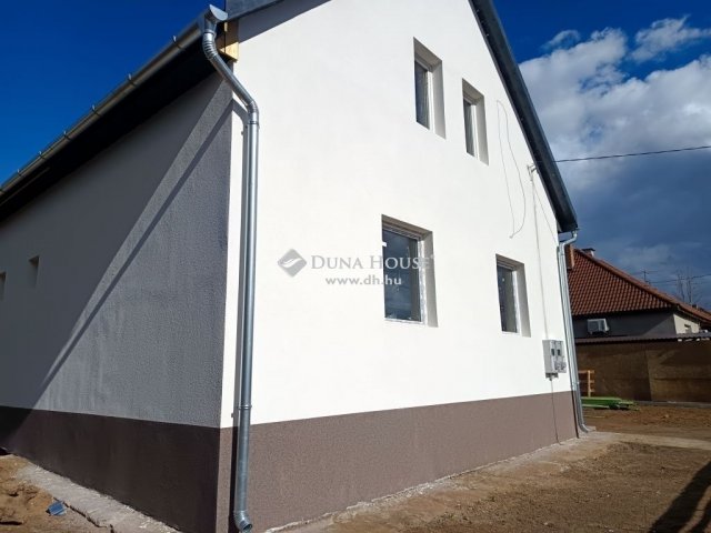 Eladó családi ház, Ceglédbercelen 57.9 M Ft, 6 szobás