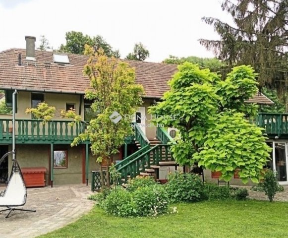 Eladó családi ház, Visegrádon 125.2 M Ft, 5 szobás