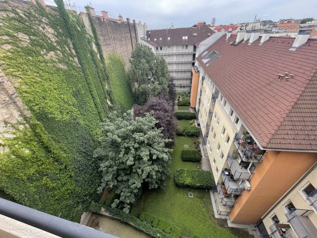 Eladó téglalakás, Budapesten, IX. kerületben, Berzenczey utcában