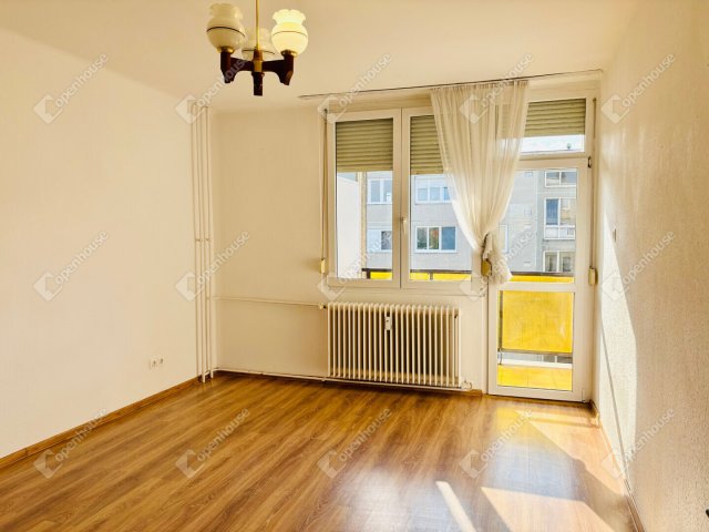 Eladó panellakás, Oroszlányban 28.5 M Ft, 2 szobás