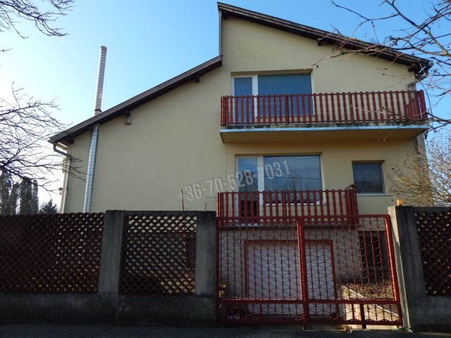 Eladó családi ház, Tatabányán 125 M Ft, 4 szobás