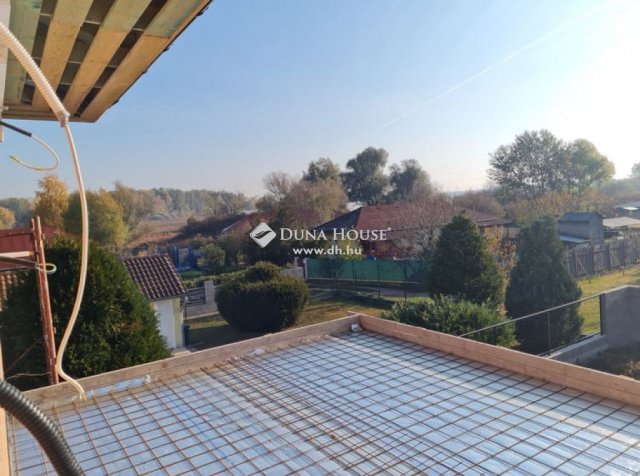 Eladó családi ház, Gödön 199.9 M Ft, 5 szobás
