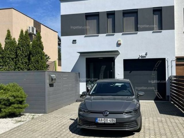 Eladó családi ház, Debrecenben 180 M Ft, 4 szobás