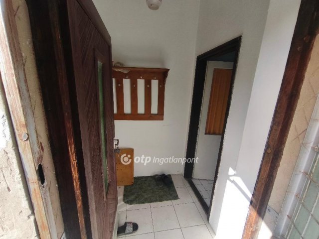 Eladó családi ház, Újszászon 18.5 M Ft, 3 szobás