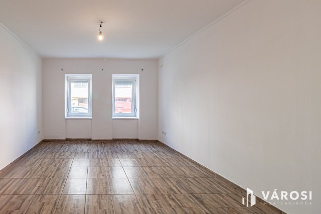 Eladó téglalakás, Szegeden 32.5 M Ft, 1 szobás
