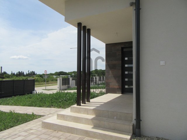 Eladó családi ház, Diósdon 219.9 M Ft, 6 szobás