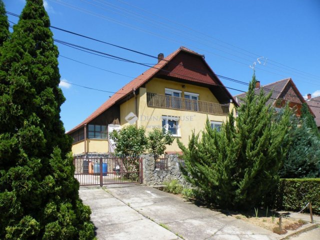 Eladó családi ház, Pécsett, Szathmáry György utcában 49.9 M Ft