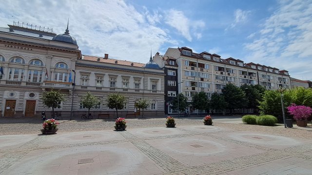 Eladó téglalakás, Szolnokon 44.9 M Ft, 3 szobás