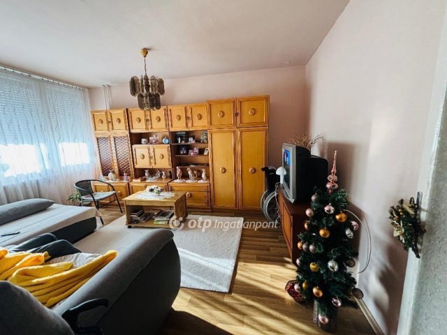 Eladó panellakás, Kisvárdán 23.9 M Ft, 2 szobás